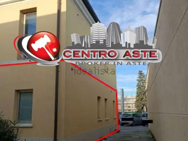 Ufficio in vendita di 53 m² in Via E. Mattei