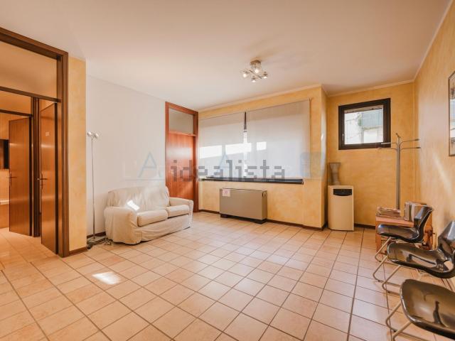 Ufficio in vendita di 53 m² in Via Fossolovara, 1