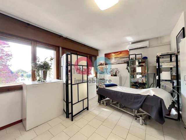 Ufficio in vendita di 53 m² in Via Liguria, 25