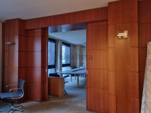 Ufficio in vendita di 550 m² in Piazza Alcide de Gasperi
