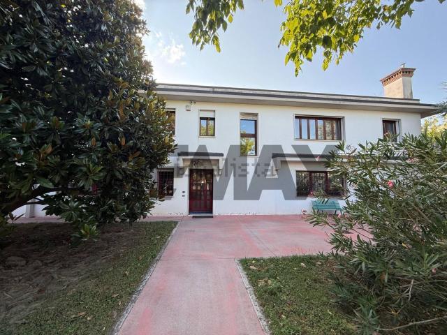 Ufficio in vendita di 552 m²