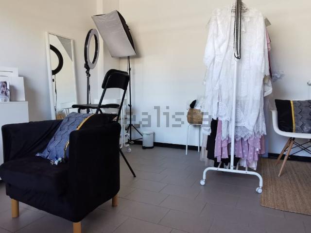 Ufficio in vendita di 55 m² in Via Gagarin