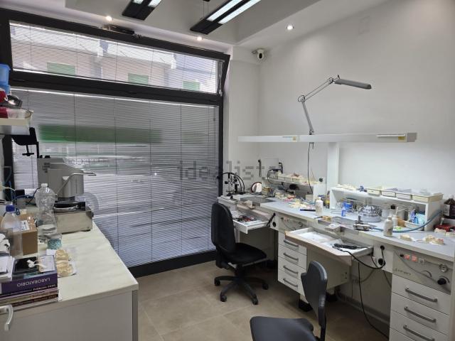 Ufficio in vendita di 55 m² in Via Emilio Boni