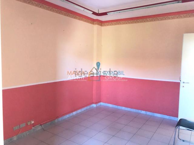 Ufficio in vendita di 55 m² in Via Fratelli Rosselli, 23