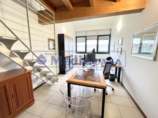 Ufficio in vendita di 55 m² in Via Luigi Einaudi