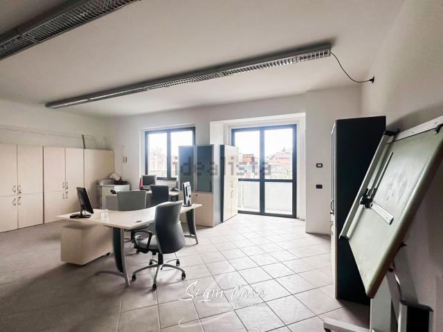Ufficio in vendita di 57 m² in Via sempione