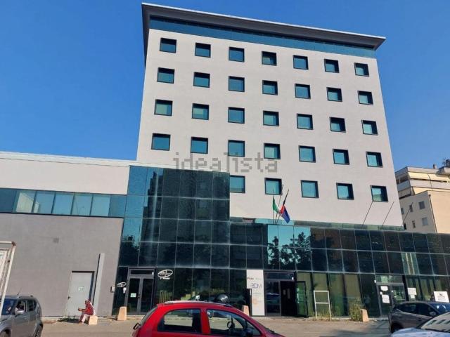 Ufficio in vendita di 582 m² in Via Gaetano Modonesi, 2