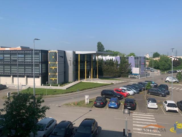 Ufficio in vendita di 600 m² in Via Alfredo Veroni