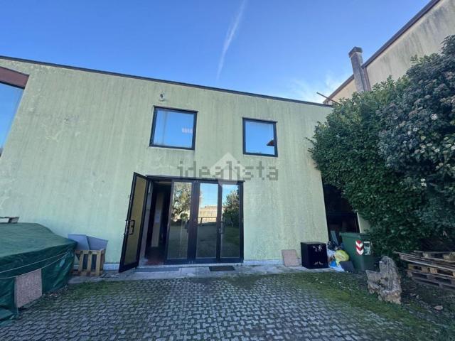 Ufficio in vendita di 600 m² in Via del Santo, 19