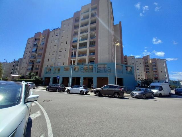 Ufficio in vendita di 600 m² in Via Francesco Alziator