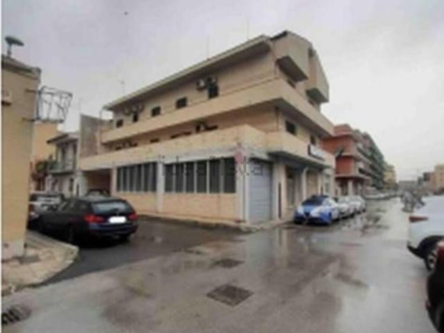 Ufficio in vendita di 600 m² in Via Taranto, 14