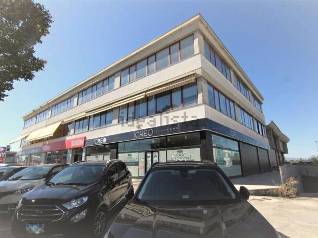 Ufficio in vendita di 600 m² in Via Valtellina