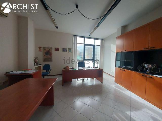 Ufficio in vendita di 60 m² in Via Bologna, 100