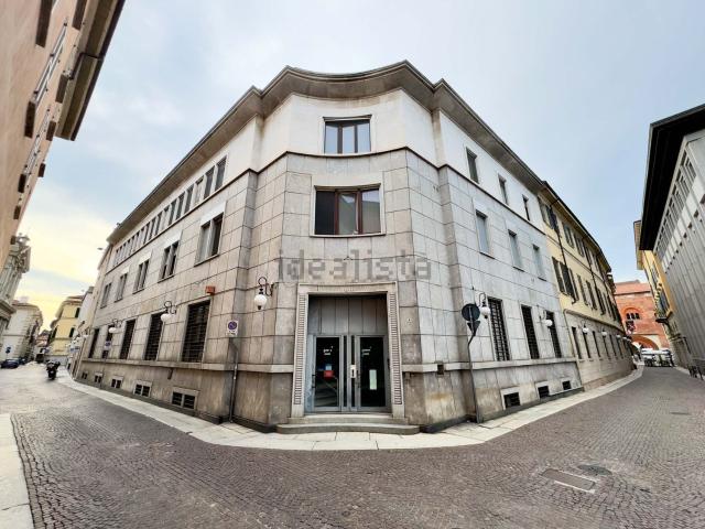 Ufficio in vendita di 60 m² in Via Benedetto Cairoli, 4