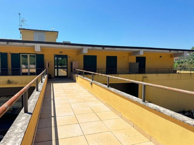 Ufficio in vendita di 60 m² in Via Maria per Casamari