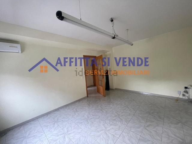 Ufficio in vendita di 60 m² in Viale Teracati, 37