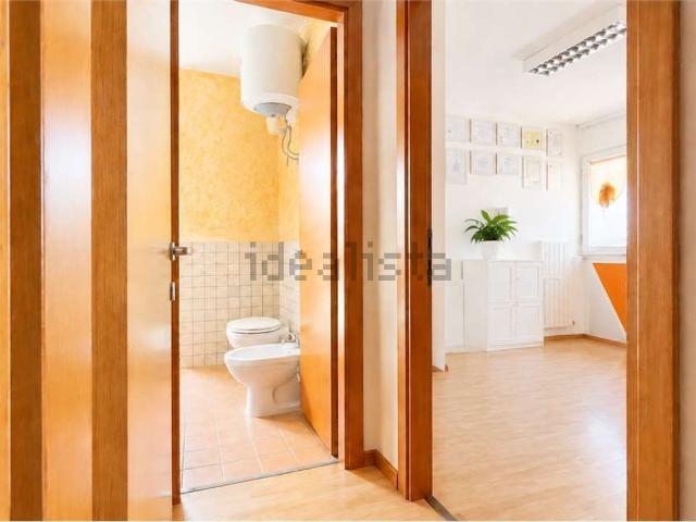Ufficio in vendita di 61 m² in Via Giuseppe Peretti