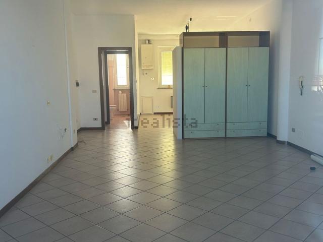 Ufficio in vendita di 61 m² in Via Emilia Est, 74