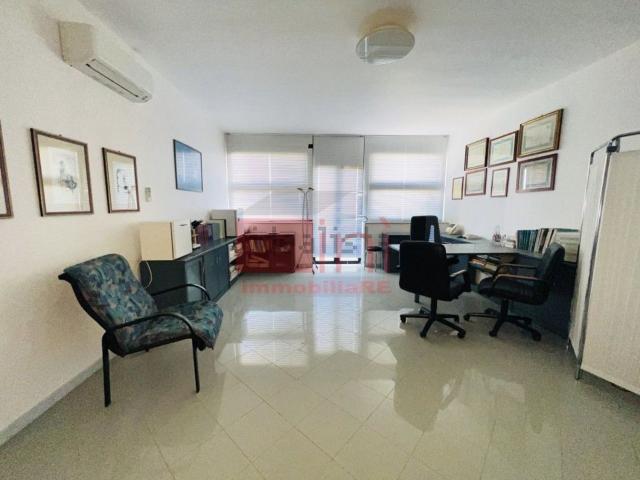 Ufficio in vendita di 61 m² in Via Sacro Cuore, 6
