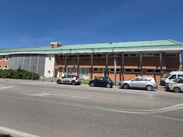 Ufficio in vendita di 629 m² in Via dei Colli, 220