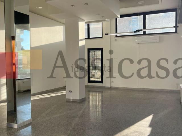 Ufficio in vendita di 62 m² in Largo Cà di Cozzi, 40