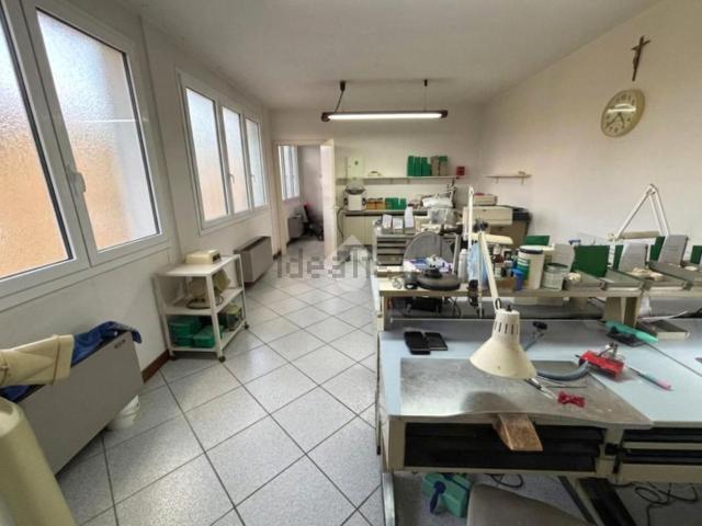 Ufficio in vendita di 63 m² in Via Don A. Scapin, 36
