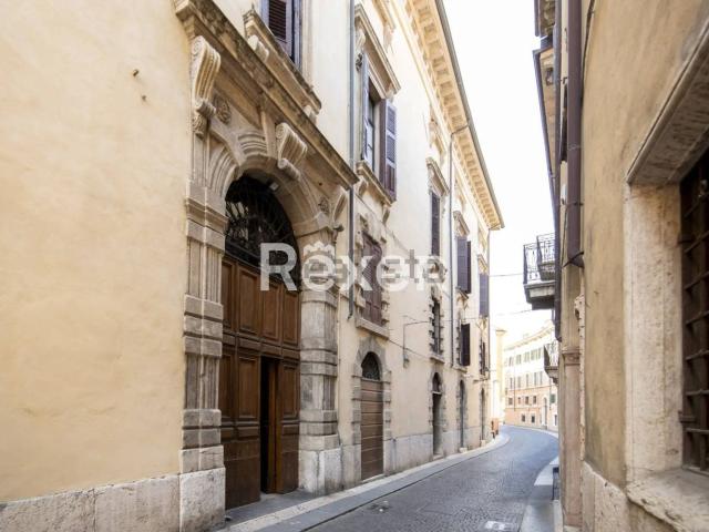 Ufficio in vendita di 654 m² in Via Guglielmo Oberdan, 11