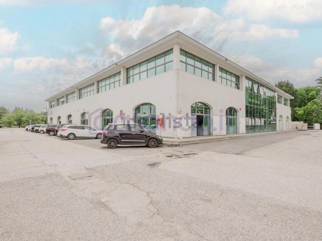 Ufficio in vendita di 656 m²