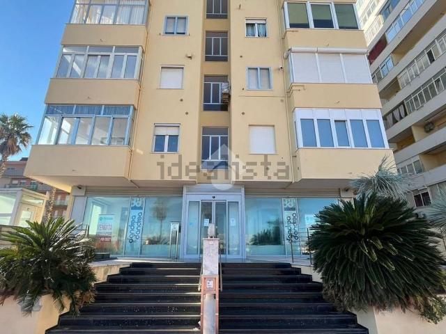 Ufficio in vendita di 650 m² in Via Aldo Moro, 30