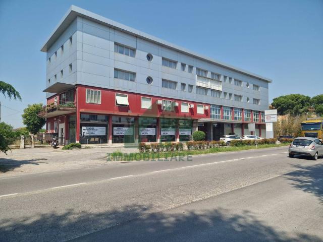 Ufficio in vendita di 650 m² in Via Forte Tomba, 7