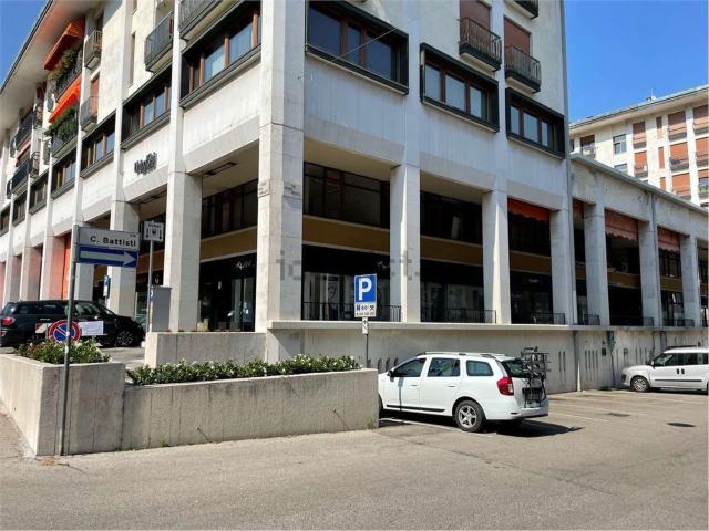 Ufficio in vendita di 65 m²
