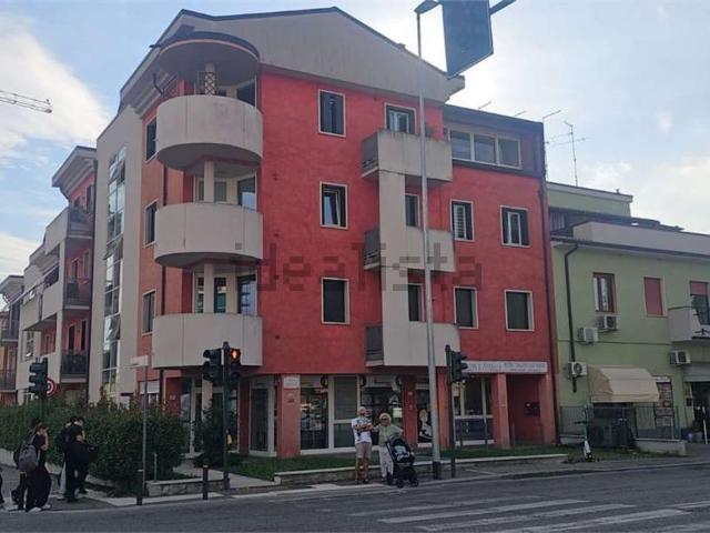 Ufficio in vendita di 65 m² in Via Trento, 3