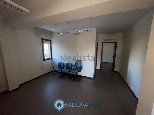 Ufficio in vendita di 65 m² in Via Venezia
