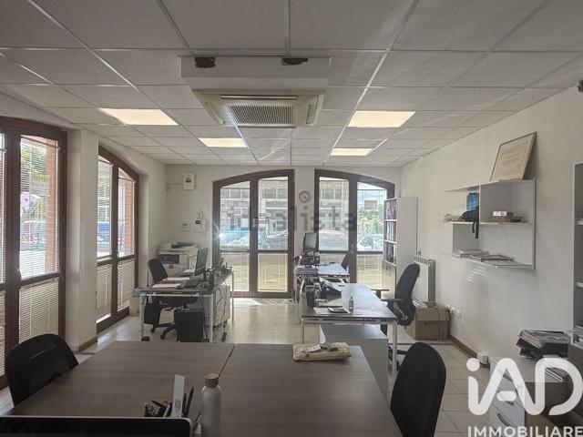 Ufficio in vendita di 66 m² in Via Genova
