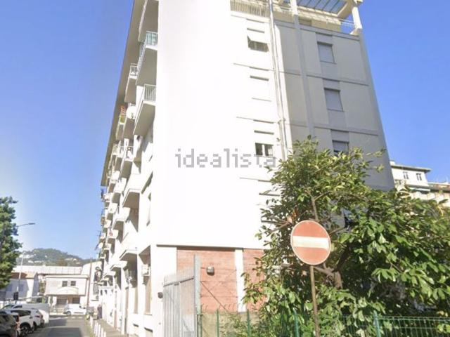 Ufficio in vendita di 670 m² in Via Ugo Foscolo, 130