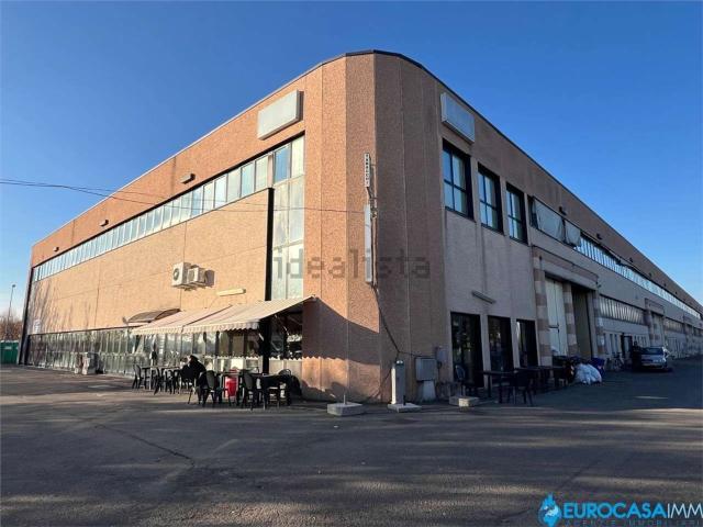 Ufficio in vendita di 67 m² in Via Chiesa Sud, 164