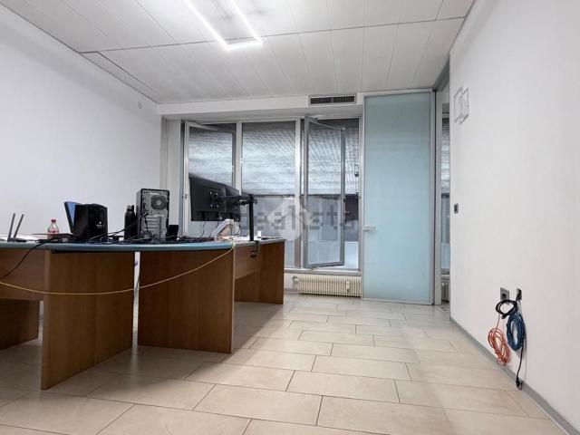 Ufficio in vendita di 67 m² in Viale San Daniele, 88