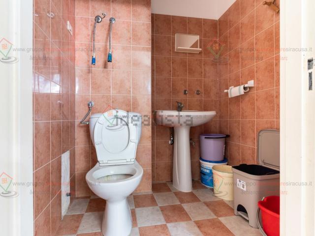 Ufficio in vendita di 68 m²