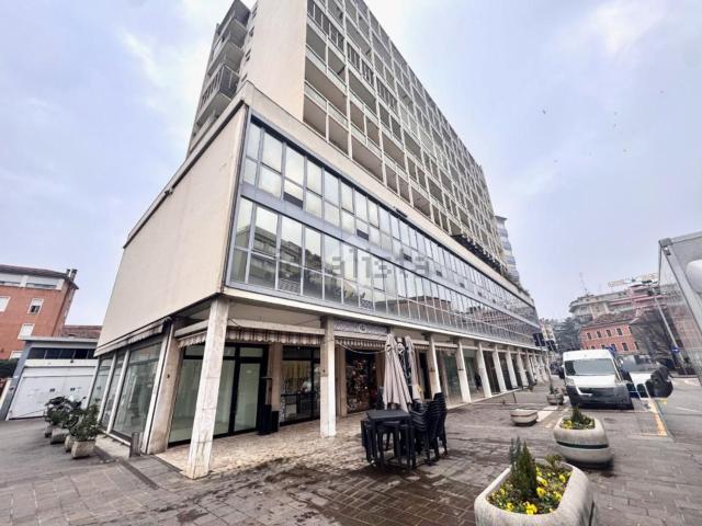 Ufficio in vendita di 68 m² in Via Alessandro Poerio, 19
