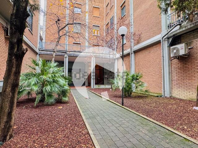 Ufficio in vendita di 68 m² in Viale Monte Grappa, 36