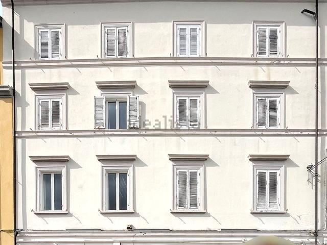 Ufficio in vendita di 693 m² in Via Calafati