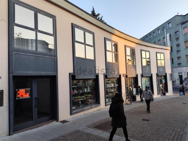 Ufficio in vendita di 700 m² in Via Gorizia
