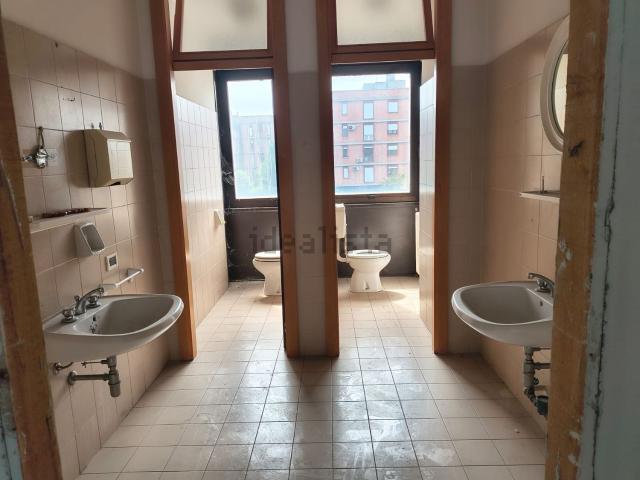 Ufficio in vendita di 700 m² in Via Trieste