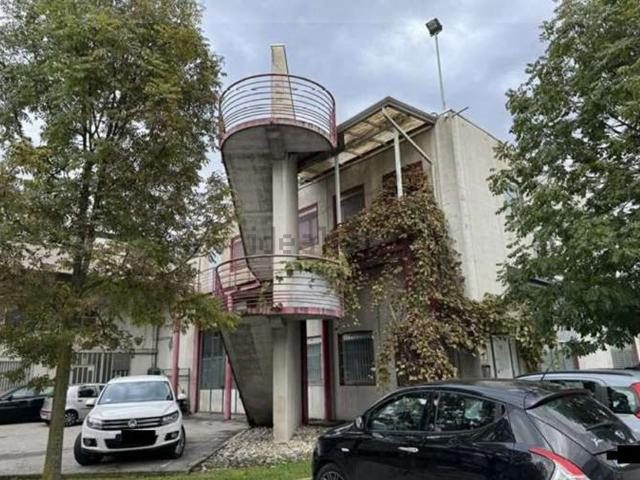 Ufficio in vendita di 702 m² in Viale della Navigazione Interna