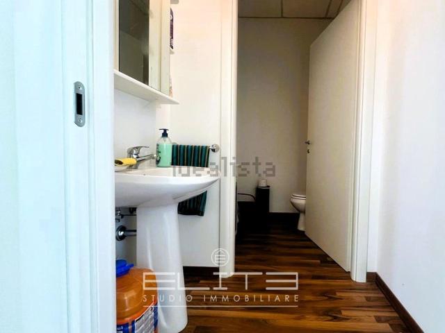 Ufficio in vendita di 70 m² in Via Achille Grandi