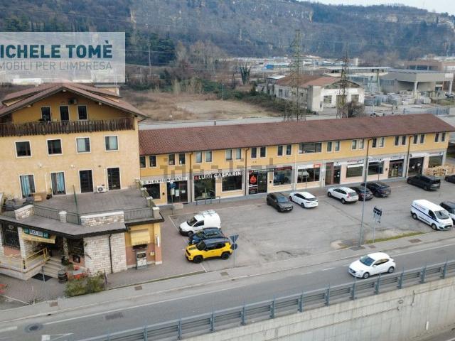 Ufficio in vendita di 70 m² in Via Alcide de Gasperi