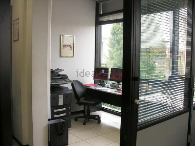 Ufficio in vendita di 70 m² in Via Alighieri Dante