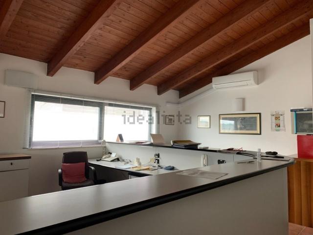 Ufficio in vendita di 70 m² in Via Esino, 91