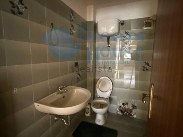 Ufficio in vendita di 70 m² in Via Felice Barnabei, 34