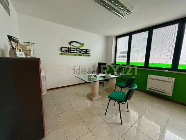 Ufficio in vendita di 70 m² in Via Marco Minghetti, 16